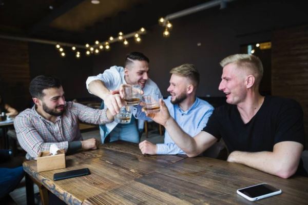 Алкоголь помогает говорить на чужом языке — это доказали ученые