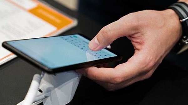 Миллионам смартфонов грозит отключение