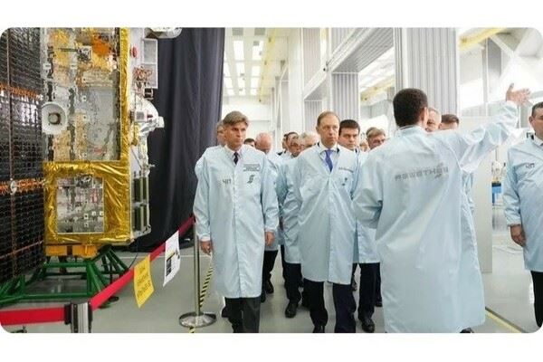 В России запустили конвейерную сборку космических спутников