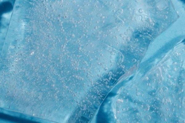 Уникальный лед сделали в лаборатории: он остается твердым при комнатной температуре
