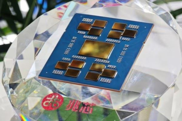 96 ядер в 12 чиплетах, 384 МБ кеш-памяти L3 и 128 линий PCIe 5.0, и это всё китайский процессор. Представлены серверные CPU Zhaoxin KH-5000