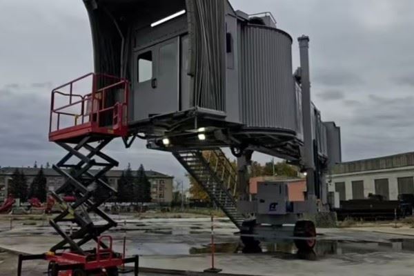 Раньше такое оборудование закупали только за рубежом: в России создали и показали первый отечественный «рукав» для аэропортов